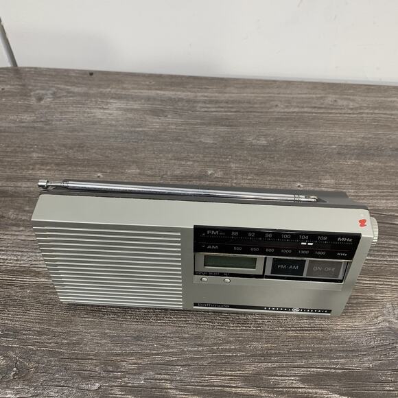 Vintage General Electric 7-4204A Bathmate FM/AM Radio Clock. Works - Picture 4 of 11